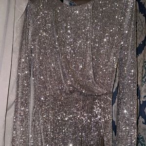 Fashion Nova Sequin Dress. Never worn, size medium. Really sparkly in person !!